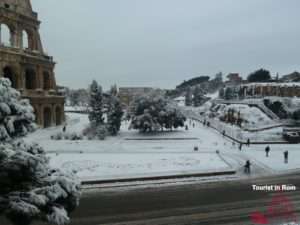 Il Colosseo nella neve