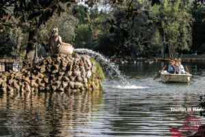 Barche a remi nel Parco di Villa Borghese