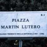 Schild Piazza Martin Lutero Colle Oppio Rom