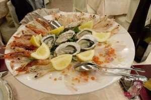 Oysters and raw crustaceans
