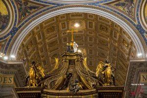 I lavoratori di San Pietro sul baldacchino I lavoratori di San Pietro sul baldacchino