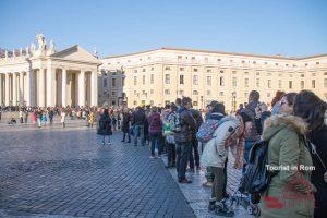 Christmas queue at St. Peter's