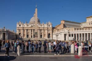 Rom April Petersdom Warteschlange