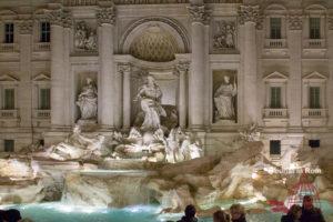 Fontana di Trevi la sera