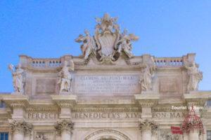 Fontana di Trevi architrave