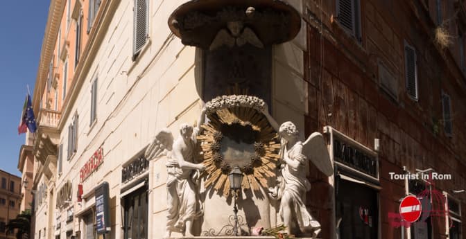 Madonna dell'Archetto Piazza Fontana di Trevi