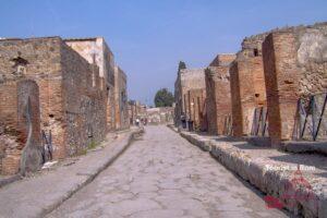 Pompeii street