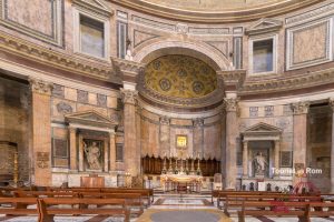 Pantheon major altar